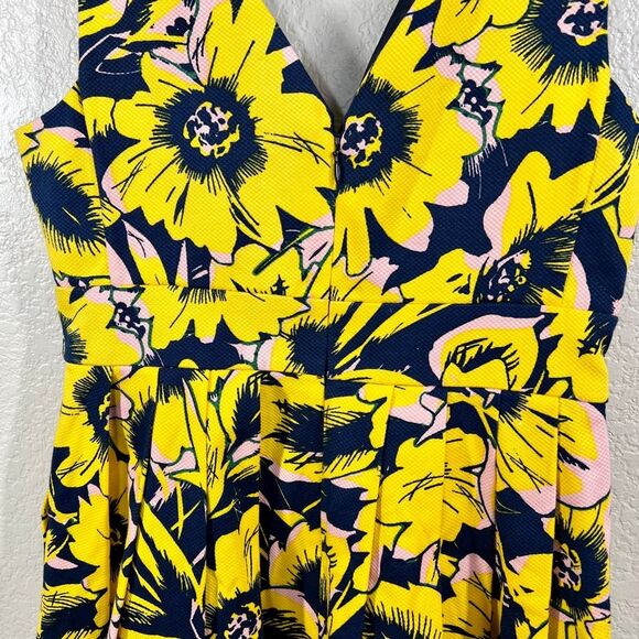 J. Crew Pique Yellow Floral Sunflower Fit & Flare  V-Neck Dress size 00 cottage - Picture 12 of 12